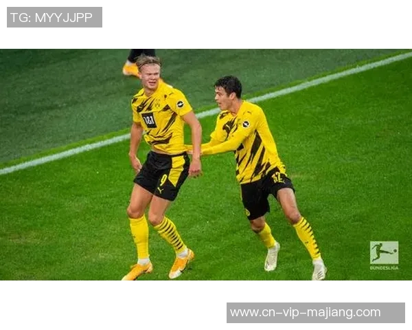 哈兰德社交媒体分享英伦风格穿搭绿色帽子搭配马甲尽显绅士魅力